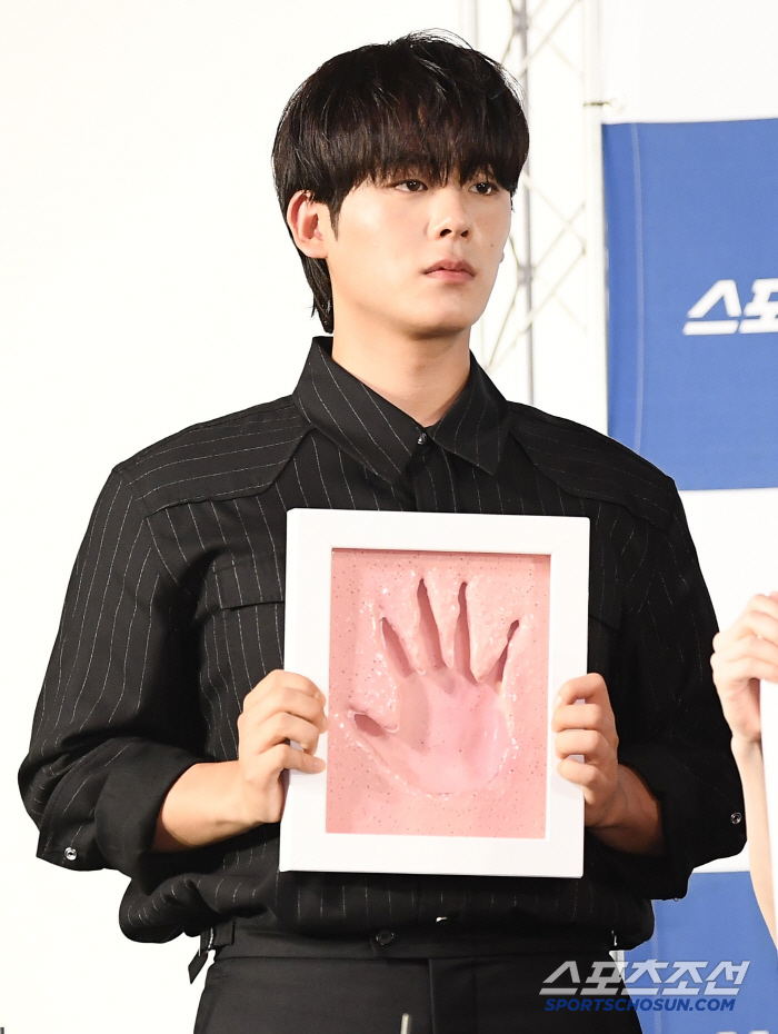  Lee Jung-ha's Blue Dragon Handprint