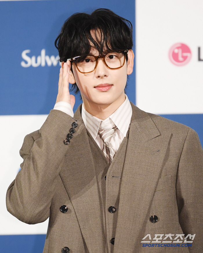  Lim Si-wan, an intelligent man