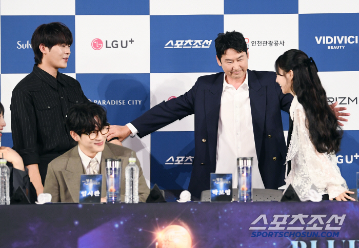  The moment Shin Dongyup and Lee Jungha became a lifelong benefactor