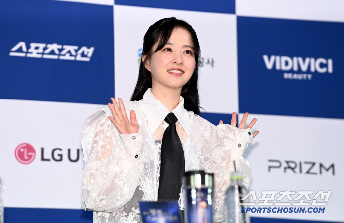  Park Bo Young and Bo-vely smile
