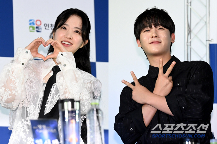 Rookie Lee Jung-ha, who wrote a letter to Park Bo-young of 'BSA Handprinting,' finally said side by side, 'It's an honor to be together.'