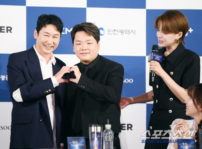 Is it Cheongryong's handprint? Even before we were invited to Deokming Out...Please write an article