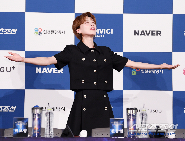 Is it Cheongryong's handprint? Even before we were invited to Deokming Out...Please write an article