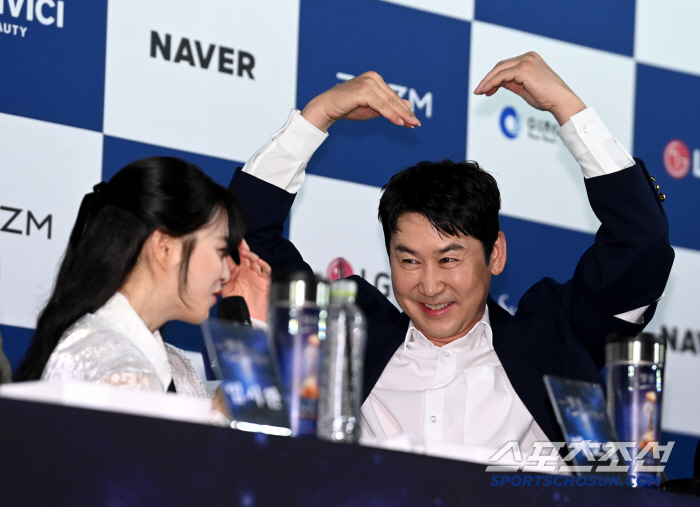Is it Cheongryong's handprint? Even before we were invited to Deokming Out...Please write an article