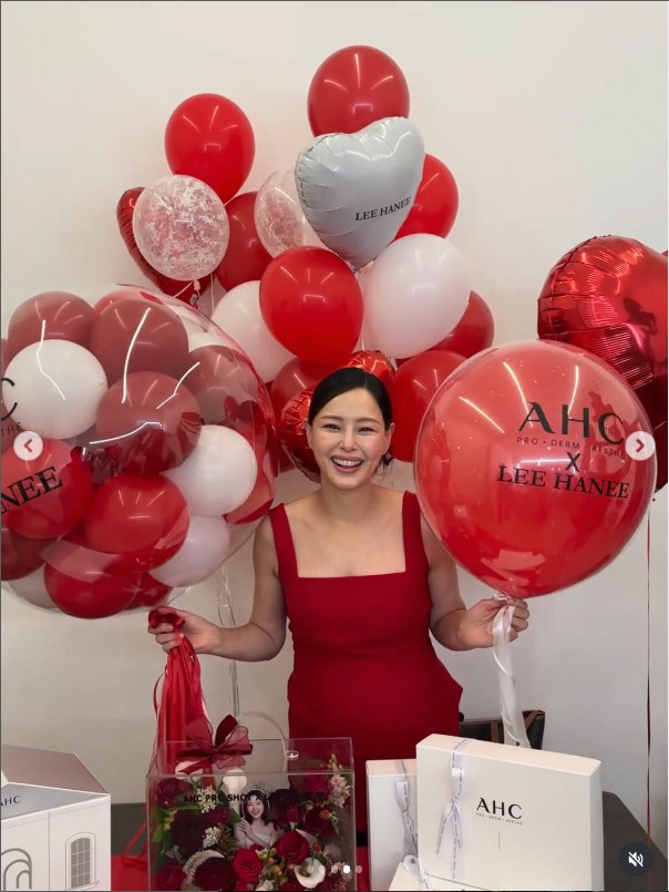  Lee Ha-nee reveals full-term D-line in red dress, 'It's already 31 weeks.'