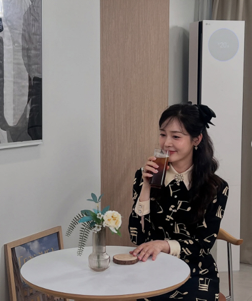 Sung Yu-ri, ♥ A cup of coffee with a bright red face after Ahn Sung-hyun's release