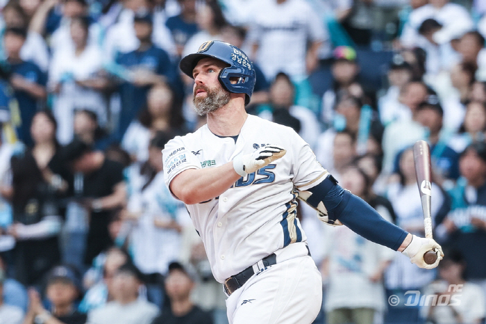 Three strikeouts, three strikeouts, same-sex foreigners face off → humiliation ended! Davison, Davison's tie-breaking solo shot to the middle of the month 