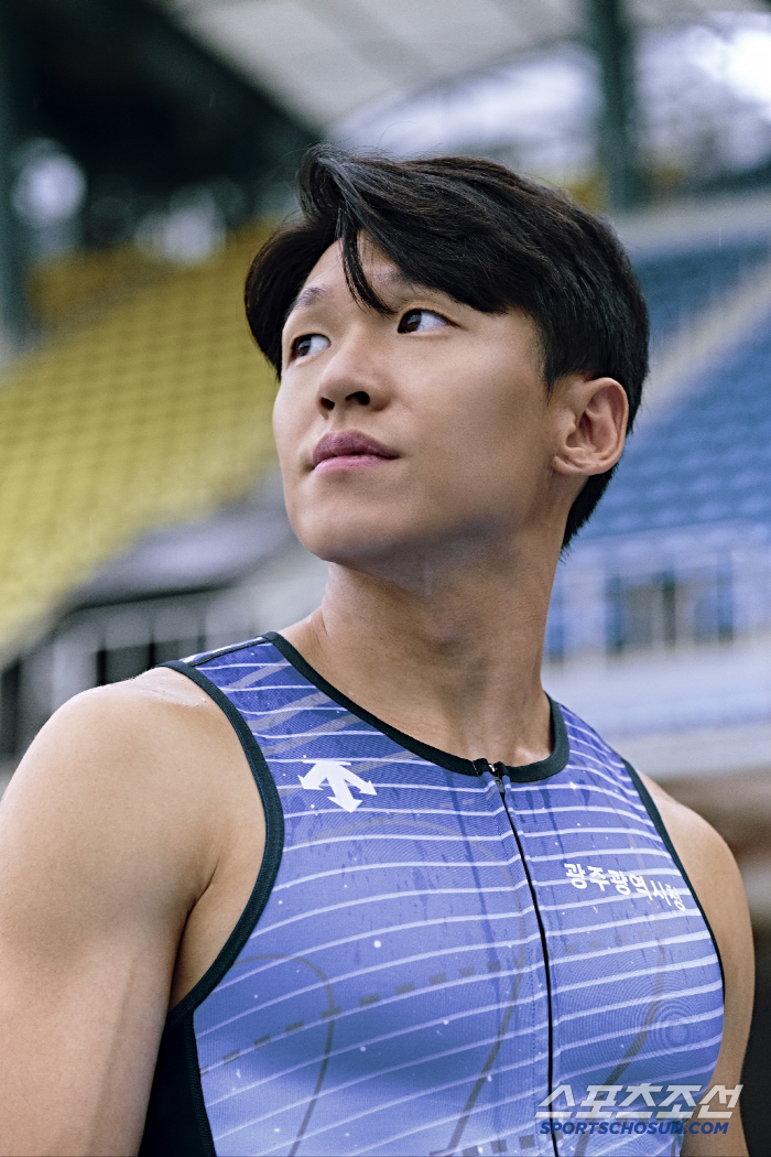 As a 100-meter Hanshin legend Kim Kook-young, I need to return what I received as an athlete who won the committee, to my junior athletes in athletics