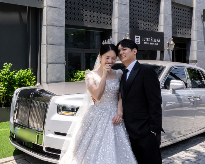 Bomi's Ha Jihye, a movie-like wedding..Guest exclamation on silver Rolls-Royce wedding car