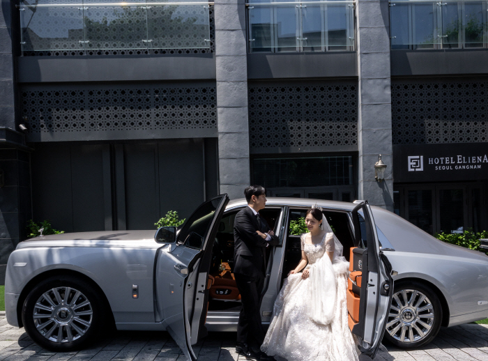 Bomi's Ha Jihye, a movie-like wedding..Guest exclamation on silver Rolls-Royce wedding car
