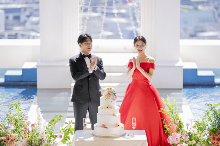 Bomi's Ha Jihye, a movie-like wedding..Guest exclamation on silver Rolls-Royce wedding car