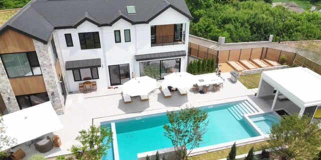 Brian Unveils 300 pyeong Luxury House for the First Time..3rd floor size → Even resort-class swimming pool (exhibition)