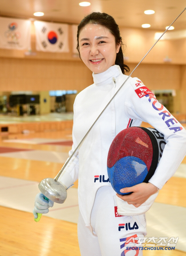 Choi In-jeong, a member of the Epee Festival's athletes' committee, knows the heart better than anyone else. It's really comfortable for us, which is supportive for athletes