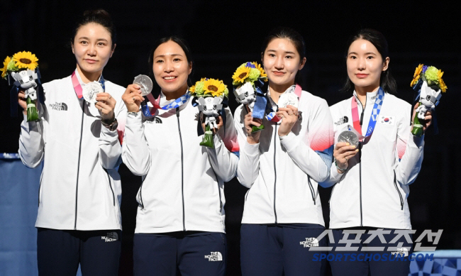 Choi In-jeong, a member of the Epee Festival's athletes' committee, knows the heart better than anyone else. It's really comfortable for us, which is supportive for athletes