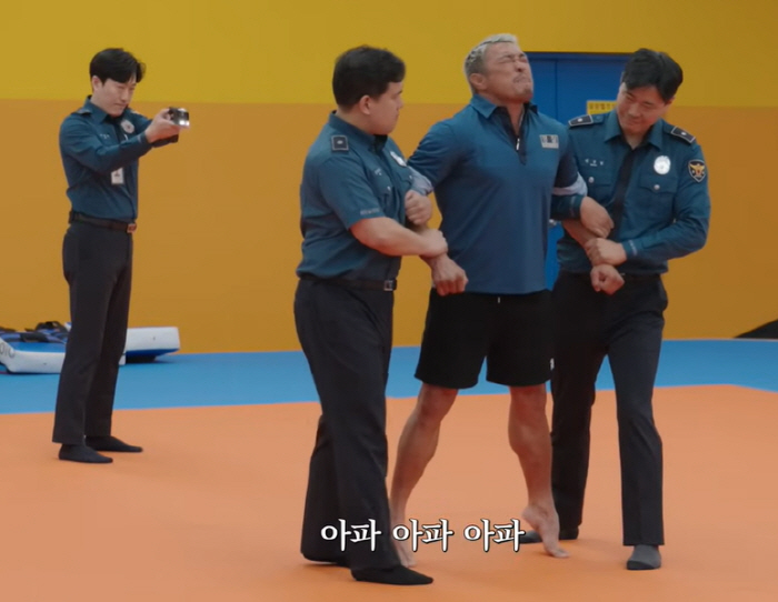 Choo Sung Hoon, you really got a Taser 'It hurts!' Screaming shocked the scene