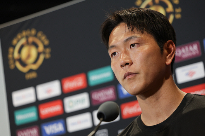 Compared to the 33 World Cup Captain Kim Young-kwon's hard work, the results are not coming out...The K-League needs to change