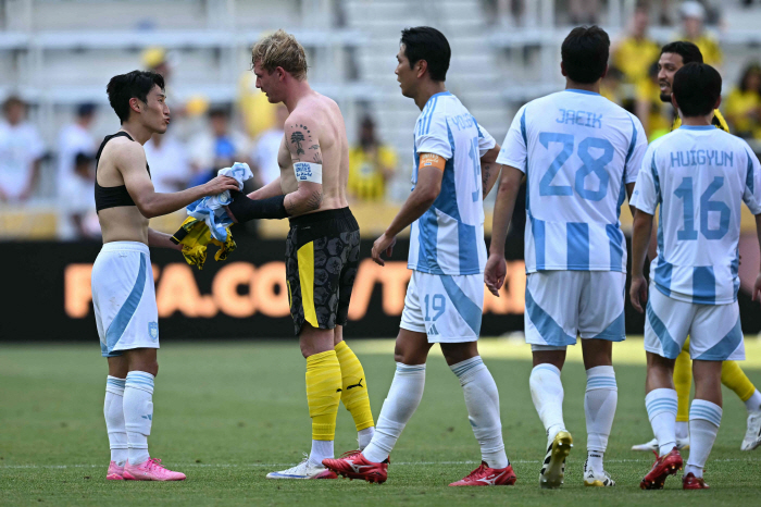 Compared to the 33 World Cup Captain Kim Young-kwon's hard work, the results are not coming out...The K-League needs to change