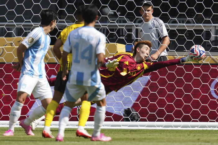  Germany must be mad! Shooting number 283 Cho Hyun-woo again made a good save, and when asked about the secret, he enjoyed the game comfortably. Smile