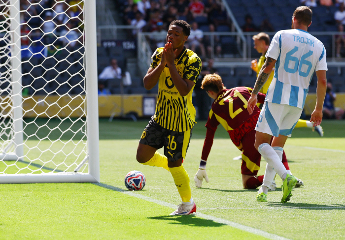  Germany must be mad! Shooting number 283 Cho Hyun-woo again made a good save, and when asked about the secret, he enjoyed the game comfortably. Smile