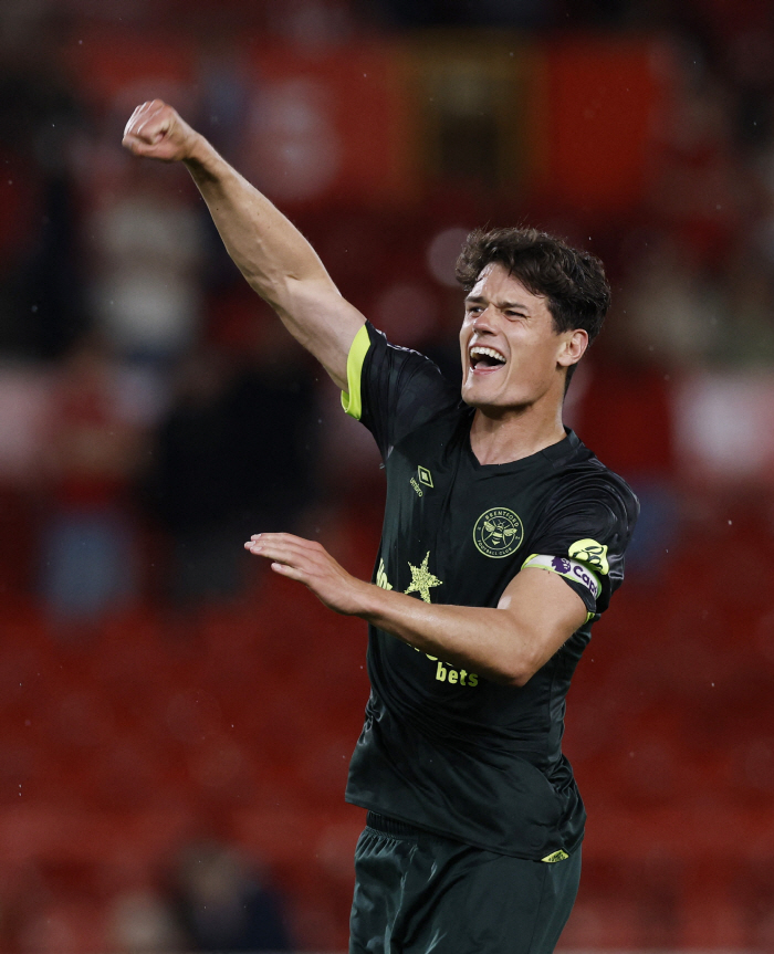 Even if it goes too well, the problem is that the Brentford pillar of Team Kim Ji-soo is uprooted...The coach is next to Son Heung-min, and the two key players are about to join the big club