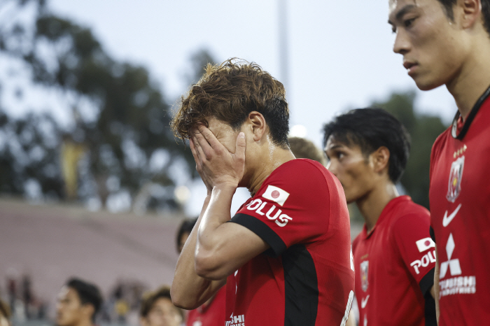 Even with stormy tears and angry cries, he failed to stop him from losing three games in a row Strongest Urawa Shame's 4 Runs, All 3 Defeats → Group League Eliminated