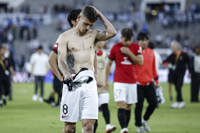 Even with stormy tears and angry cries, he failed to stop him from losing three games in a row Strongest Urawa Shame's 4 Runs, All 3 Defeats → Group League Eliminated