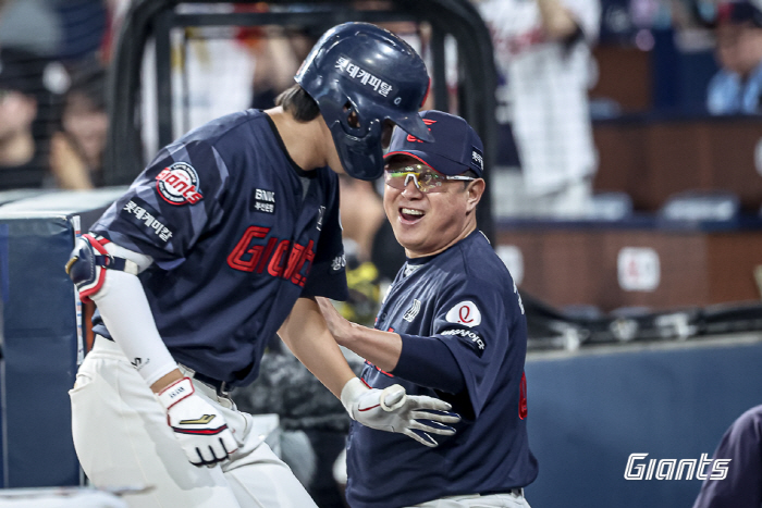 Forget yesterday's mistake! Na Seung-yeop reports his return as a genius hitter, 3 points from behind → 57 days later, the taste of his hands...Lotte and NC are chasing second place.