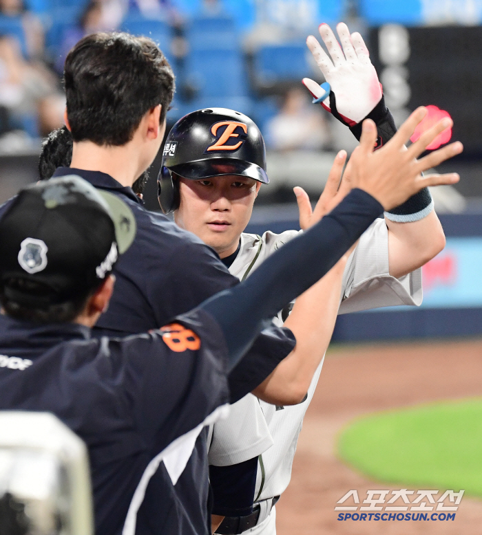 Ha Joo-seok, who hit a home run yesterday, will start today's No. 7 shortstop 
