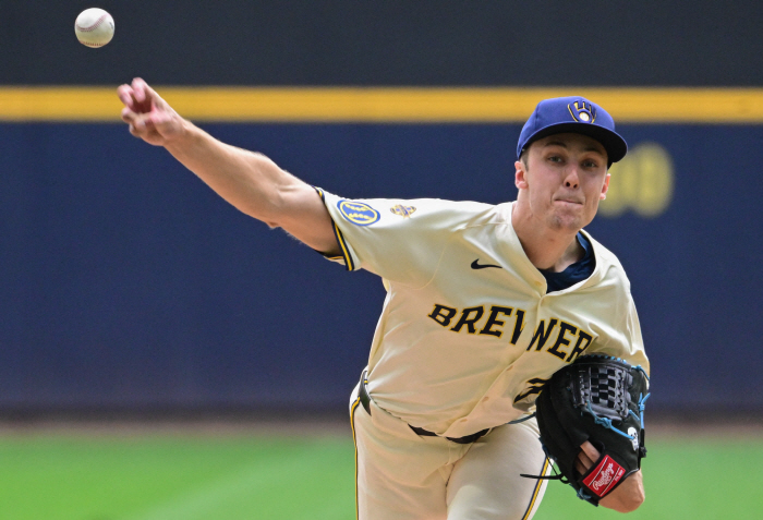 He also beat his fellow skins, Mizerauski's 7th consecutive showdown with 100 miles of starting pitchers in 5 innings, 8K scoreless, and 3 consecutive wins
