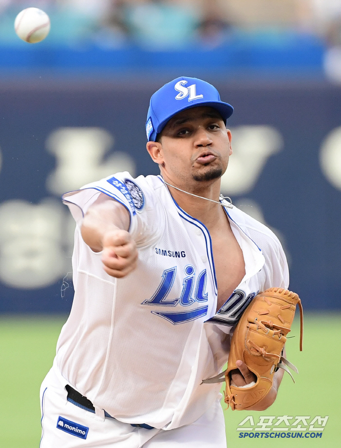 I'm falling in love with the wild man's garabito. The first-place team was eliminated with a 155-kilometer fastball  a changeable double-change ball. With 62 hits, one hit and no run in five innings. I can also see my first win in my debut match