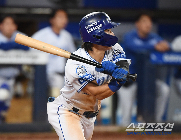 It was Samsung's first foreign pitcher appearance, but the batting king disappeared. because of the discomfort behind the knee
