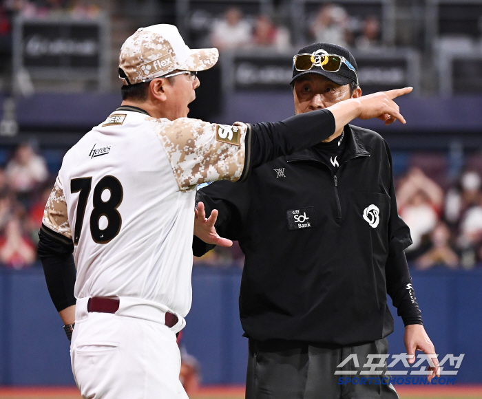 It's an overseas topic. The hawk's eye first baseman? He's out of check with gloves, and he's confused until he leaves. 