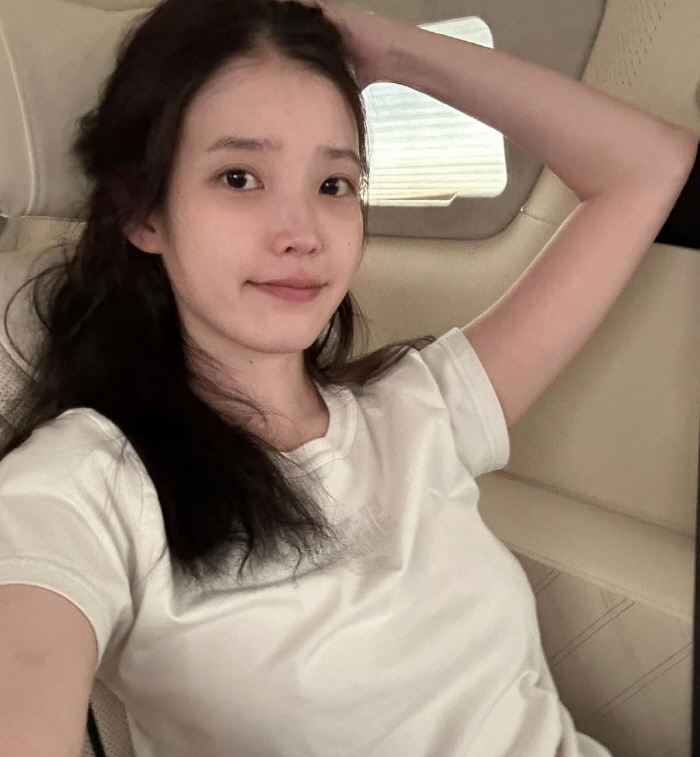 IU attacks her bare face. Is she a 31-year-old? Pottery skin cleaner than a baby