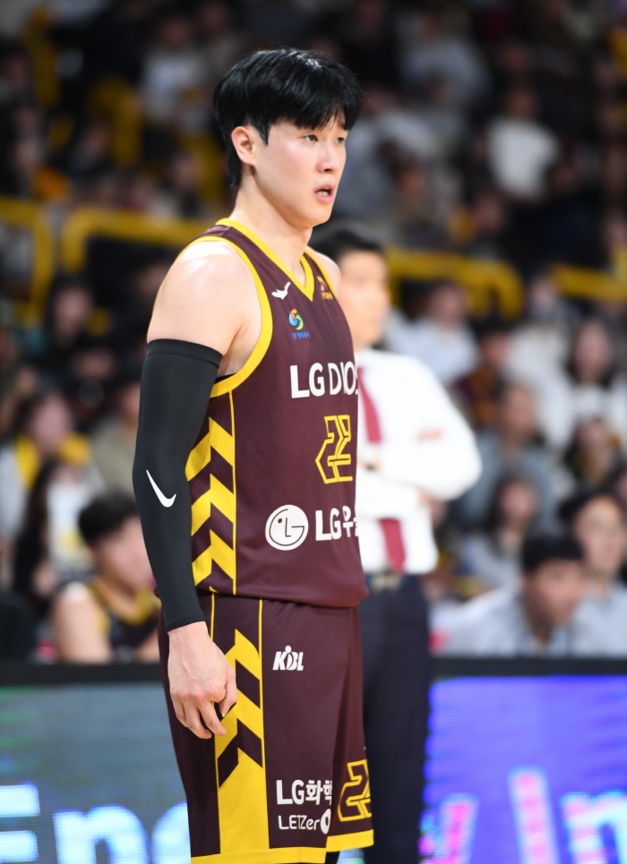 Jeon Sung-hyun applying for a salary adjustment parallel to LG → Trade rumors, cold reality What will happen to the future