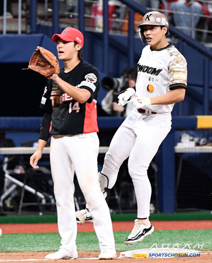KIA Kium, a 22-base party in front of a packed crowd, drew 55 after a bloody battle in the 11th inning of extra time (Gocheok Review)