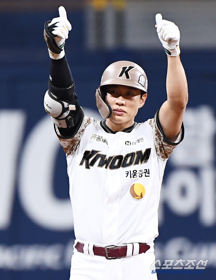 KIA Kium, a 22-base party in front of a packed crowd, drew 55 after a bloody battle in the 11th inning of extra time (Gocheok Review)