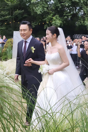 Lee Kwang-ki, who lost his son, held his daughter's hand...'Tearful Virgin Road'