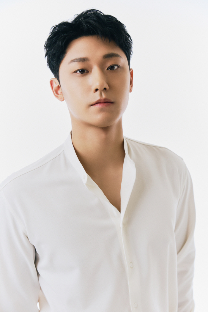 Lee Dohyun Picks ‘Grand Galaxy Hotel’ as First Post-Military Comeback Drama