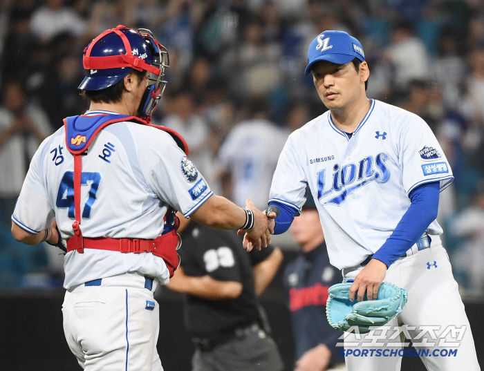 A pause sign before the live. 38-year-old veteran who found his aptitude in the bullpen. It is difficult to return to the team in the first half. Only Park Jin doesn't overdo it.