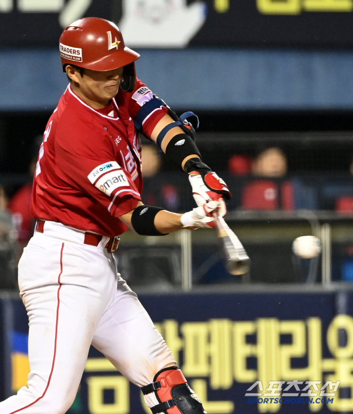  Cho Hyung-woo's RBI reverse hit explodes