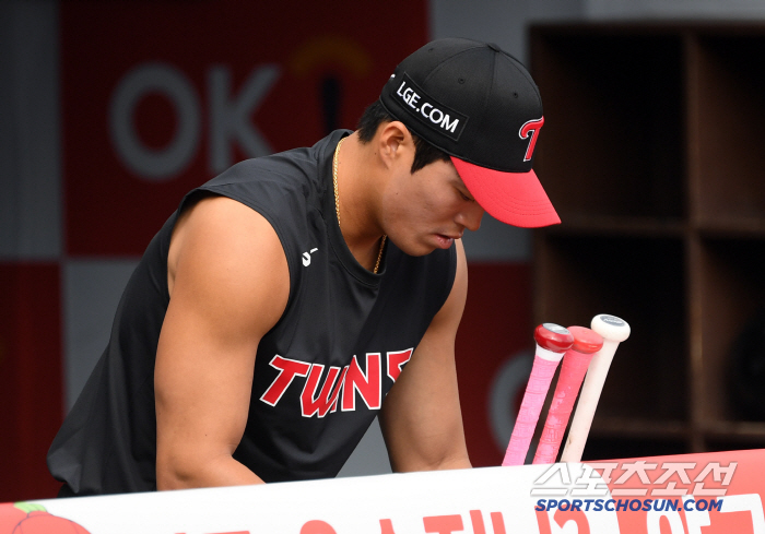  Chun Sung Ho is in a hurry