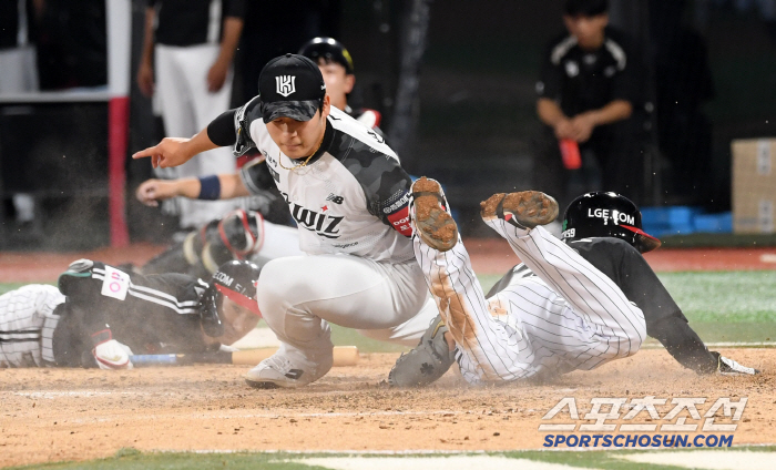  Chun Sung-ho's home is flooded