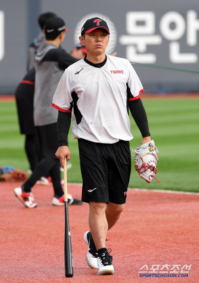  Coach Park Kyungwan, take care of the transfer student first