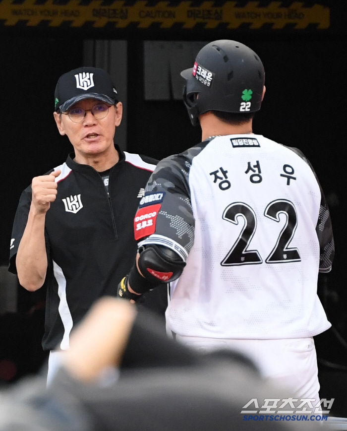  Director Lee Kang Chul. Sungwoo, nice batting