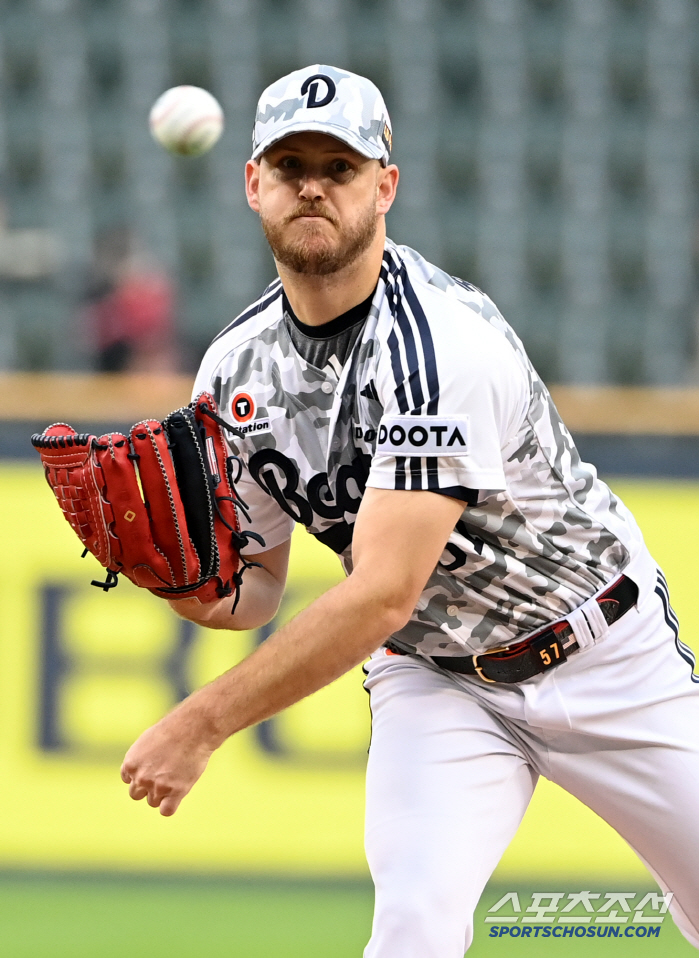  Doosan starter Colerbin's hard throw