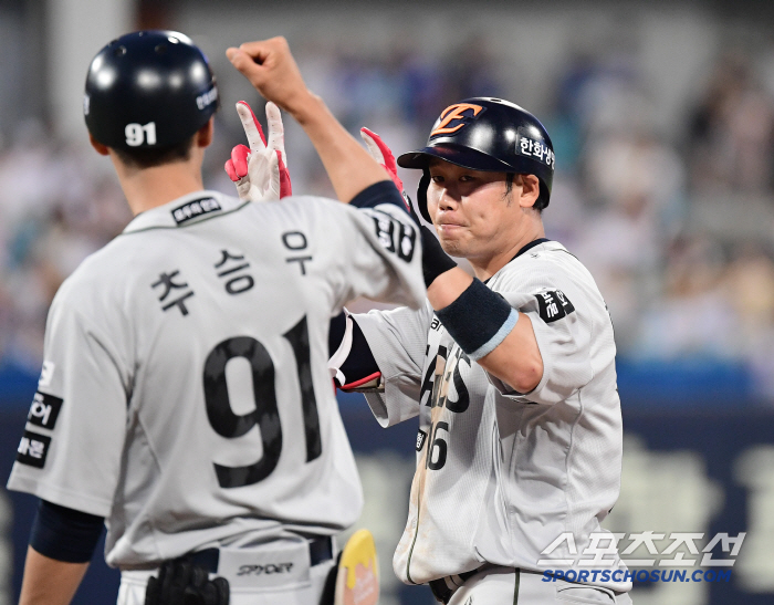  Hit the leadoff hitter who makes Ha Joo-seok's chance