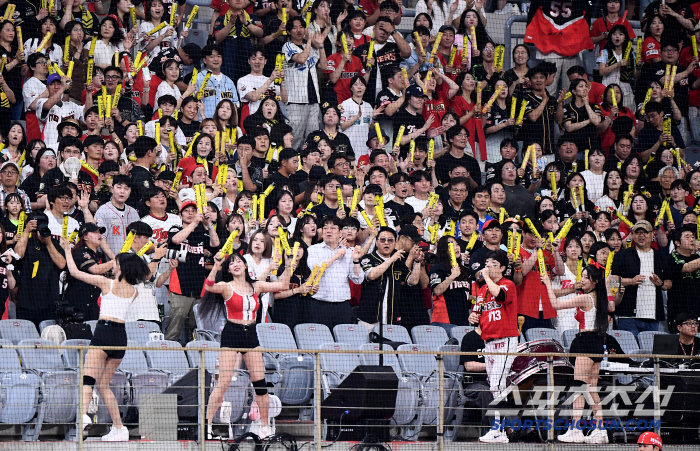  KIA fans filled with Gocheok Dome