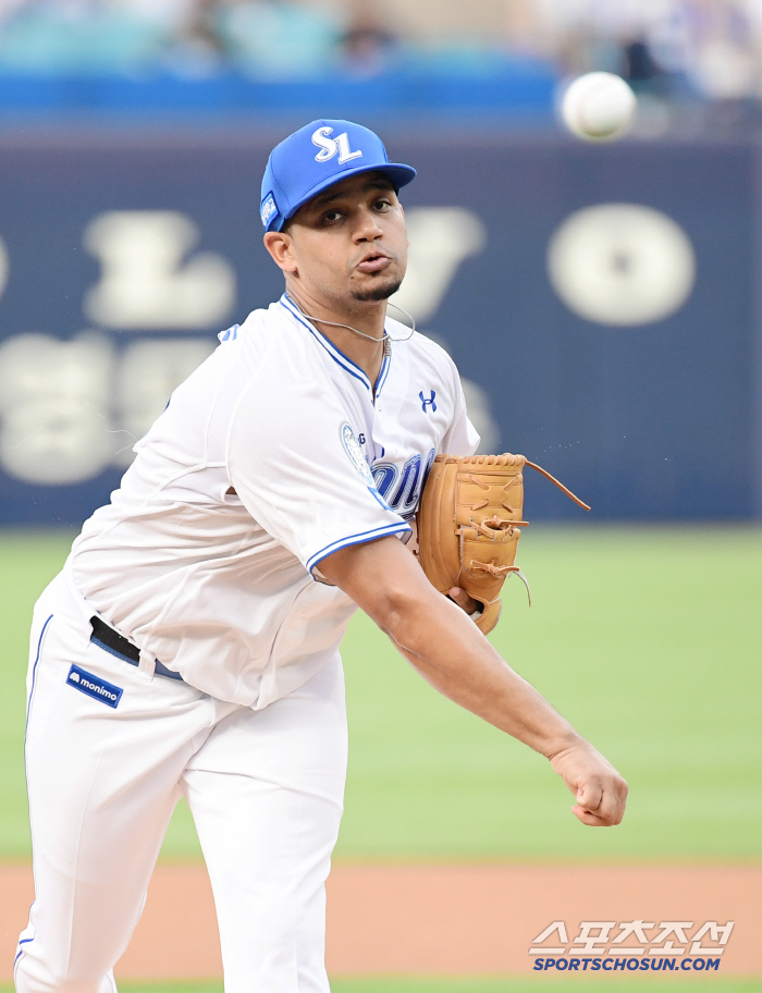  Samsung Garabito pitches for KBO League debut game