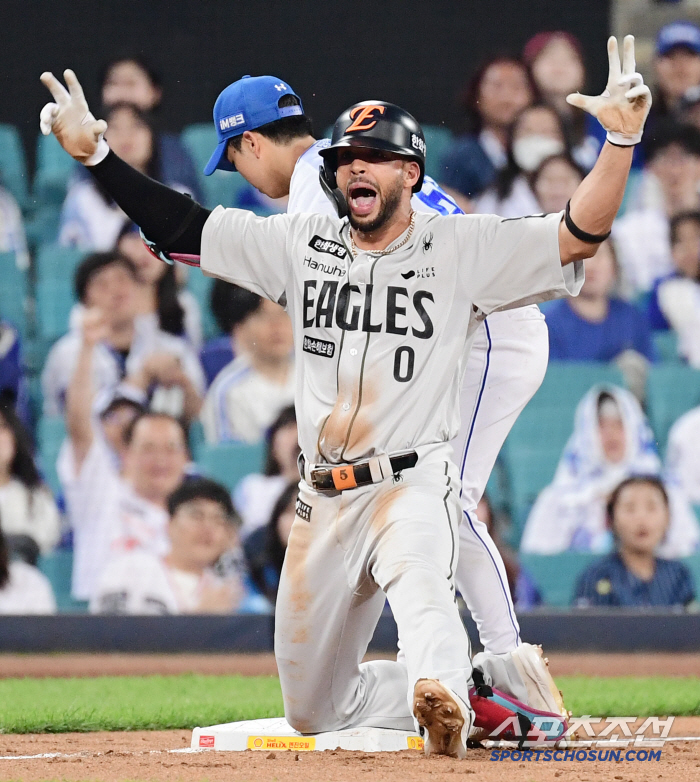  A timely hit that reverses Liberato and roars