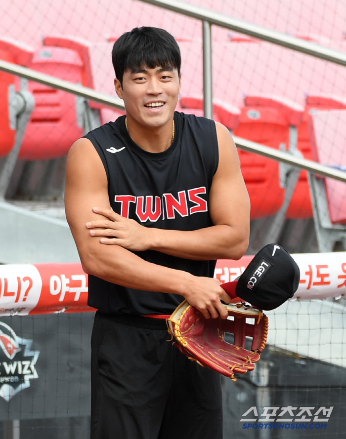 Seongho, all the older brothers are out, but welcome to LG Kim Hyun-soo who made fun of the rookie Chun Sung-ho